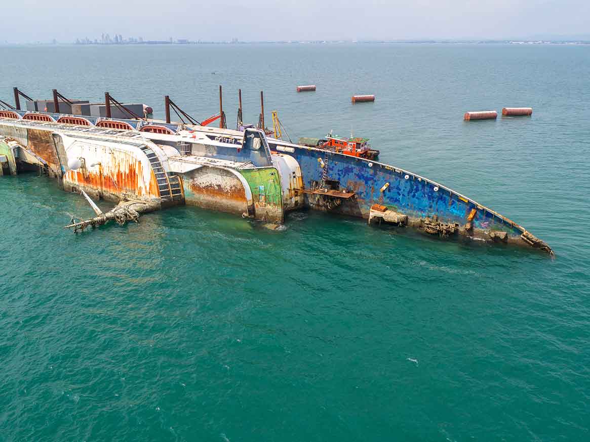 Boat crashes in the sea, cruise ship ,accident ,Shipwreck